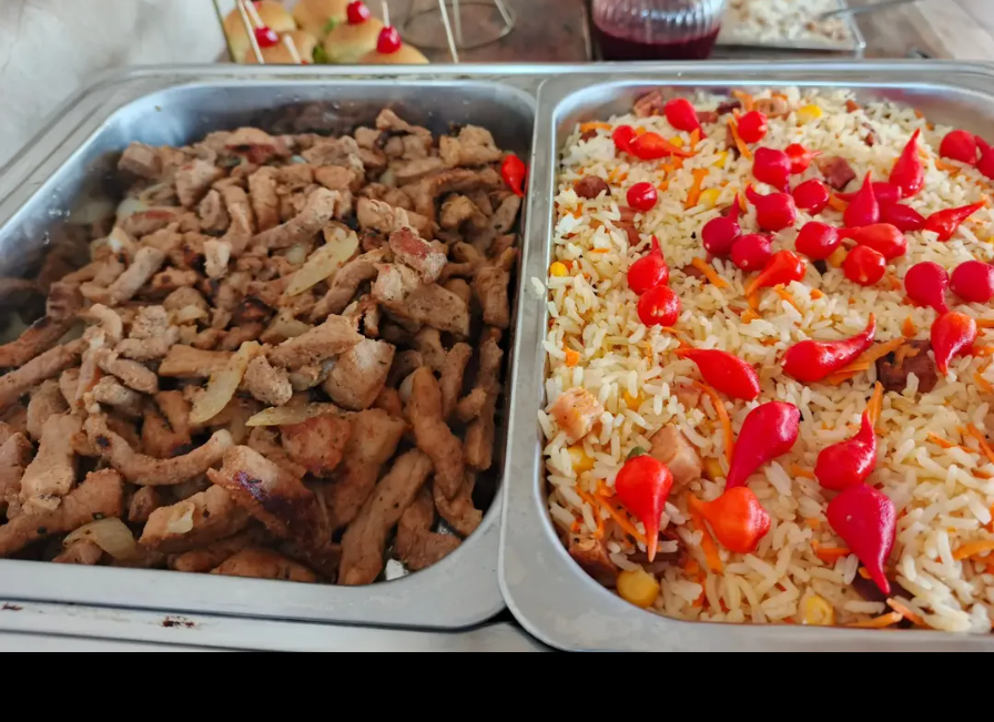 Buffet Quente com Carnes Nobres e Arroz Especial